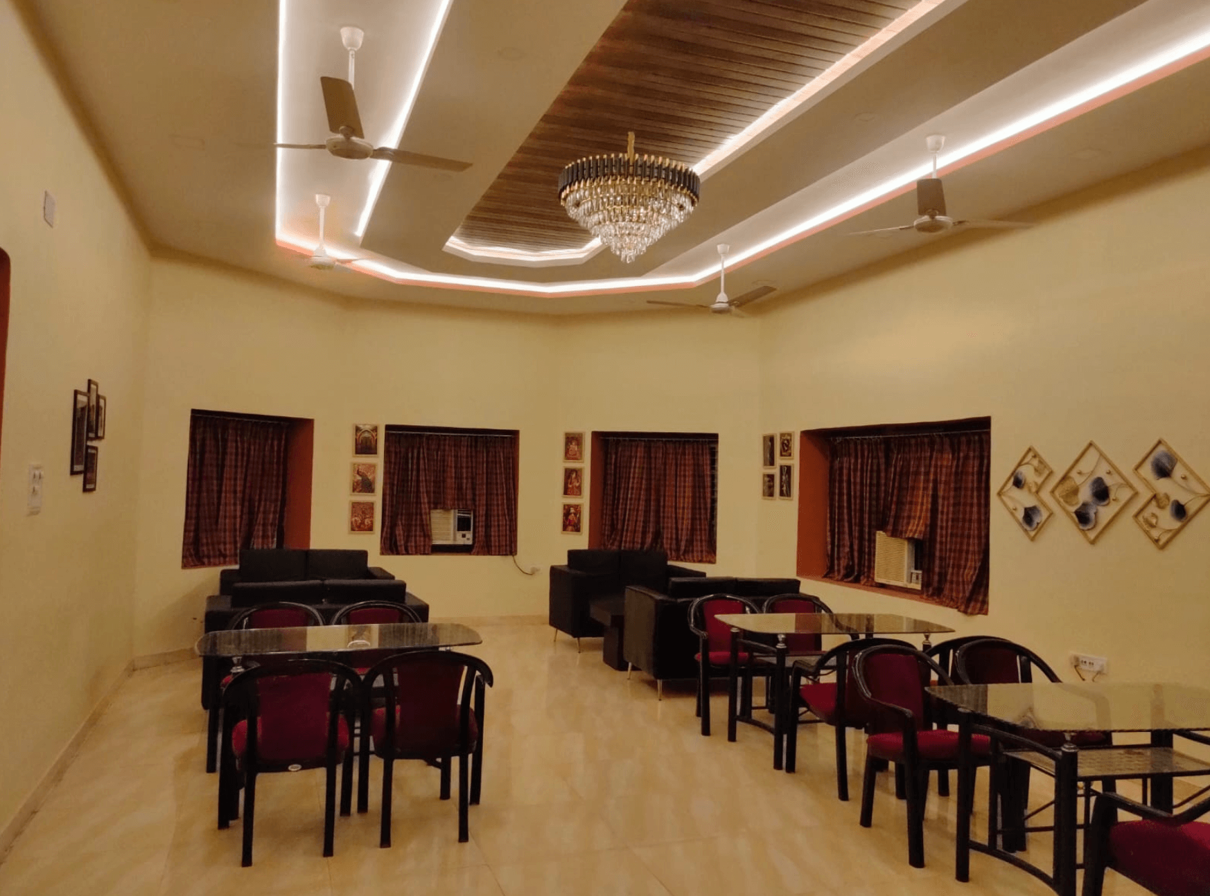 Family Dine-in Space